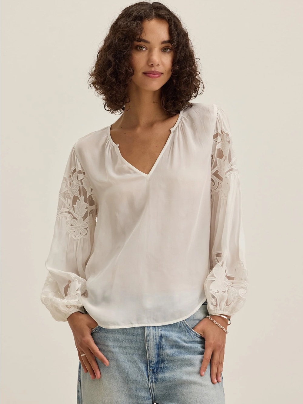 Velvet by Graham & Spencer Tyra Embroidered Blouse Cream NWT M